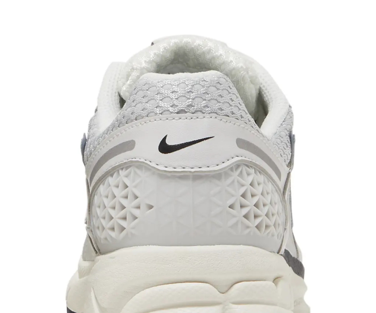 Air Zoom Vomero 5 Photon Dust Metallic Silver