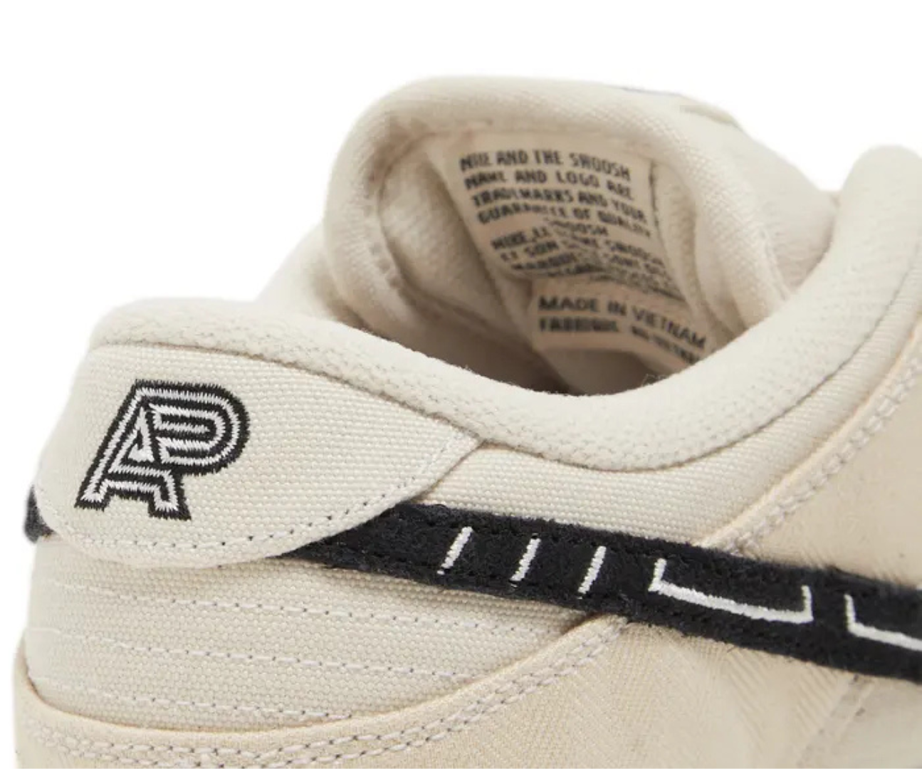 Albino & Preto x Dunk Low SB Jiu-Jitsu